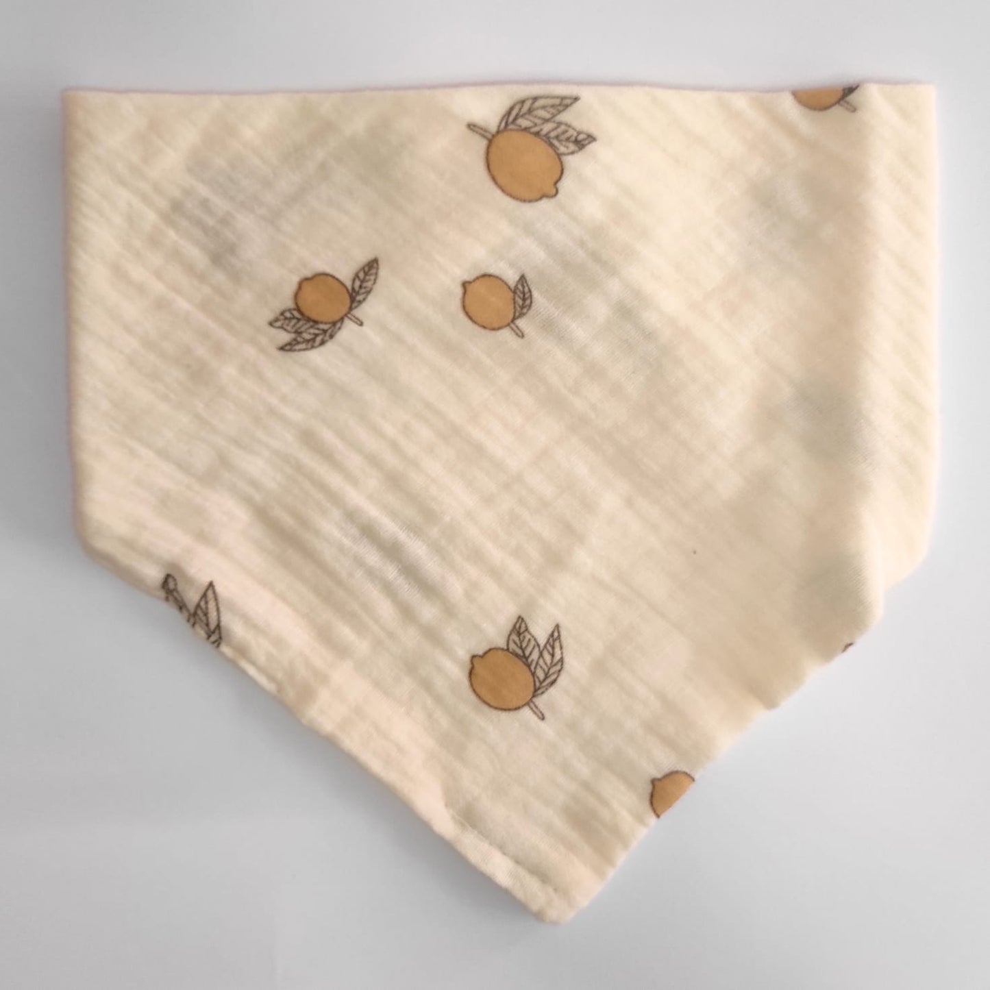Bavetta a " bandana" in mussola di cotone con doppio bottone a pressione