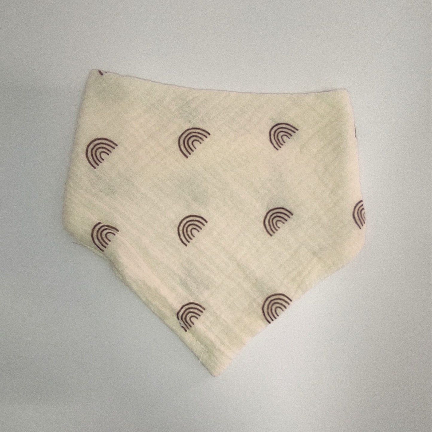 Bavetta a " bandana" in mussola di cotone con doppio bottone a pressione