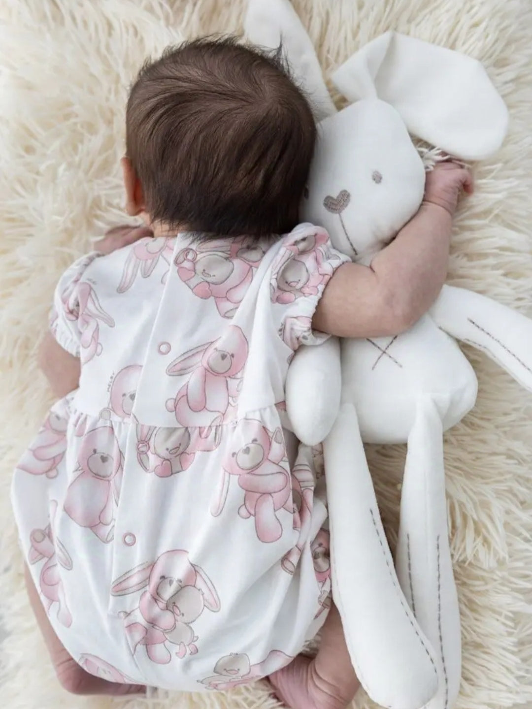 Pagliaccetto con coniglietti per neonata