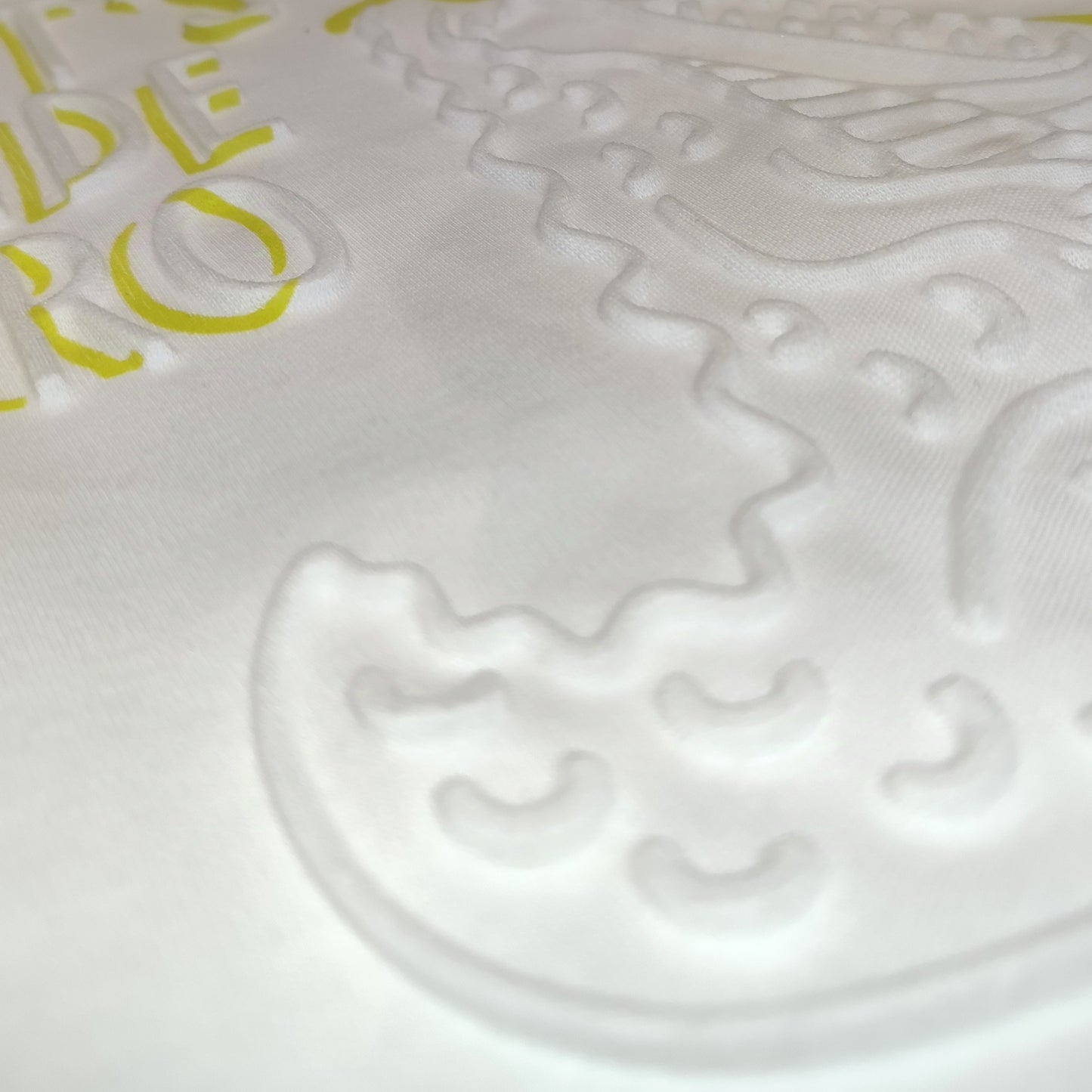 T-shirt a manica lunga in cotone con patch in rilievo