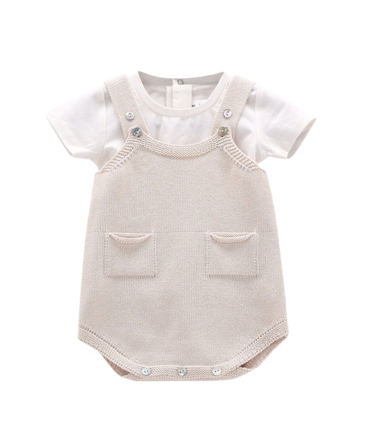 Completo unisex salopette e t-shirt color latte e vaniglia